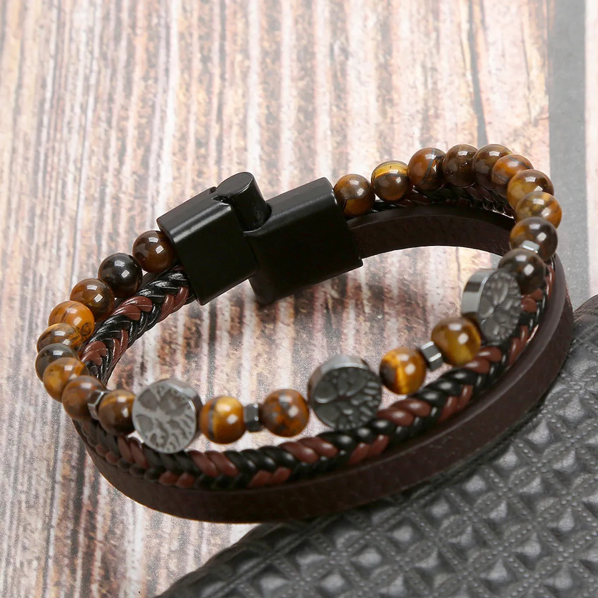 Retro Round Stainless Steel Natural Stone Volcanic Rock Magnet Beaded Men'S Bracelets 1 Piece