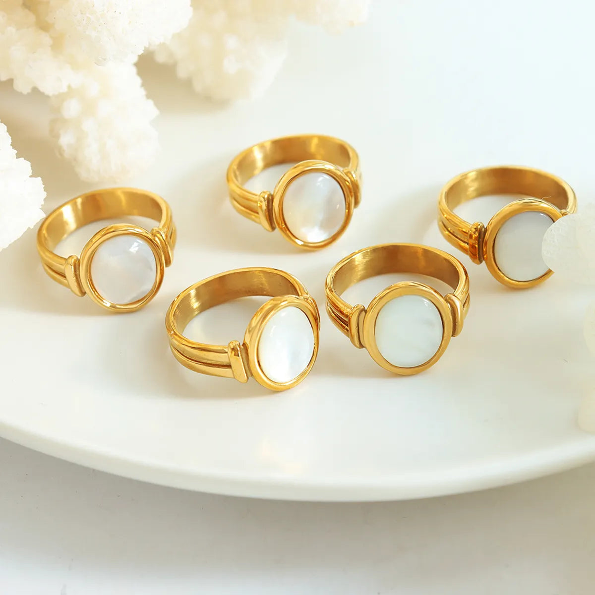 Wholesale Jewelry Retro Round Titanium Steel Shell 18K Gold Plated Inlay Rings