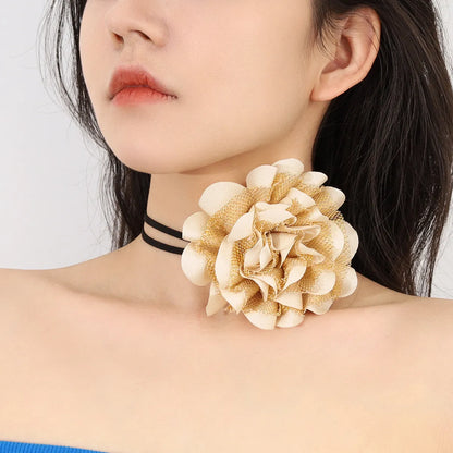 Retro Sexy Flower Cloth Women's Choker