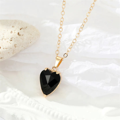 Retro Simple Black And White Zircon Geometric Peach Heart Earrings Necklace Wholesale