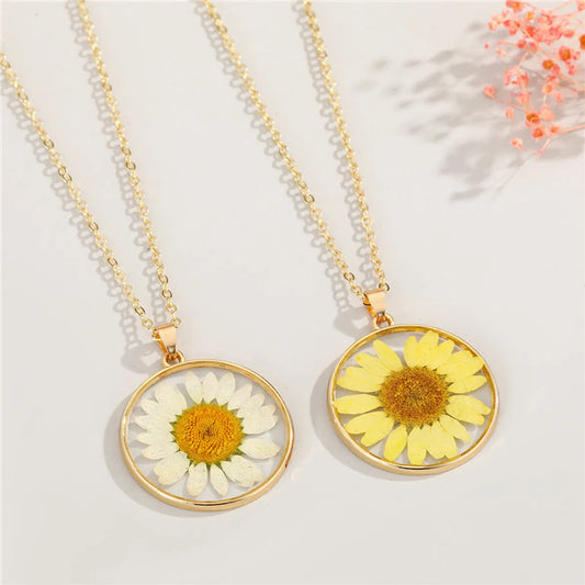 Retro Simple Daisy Pendant Resin Necklace