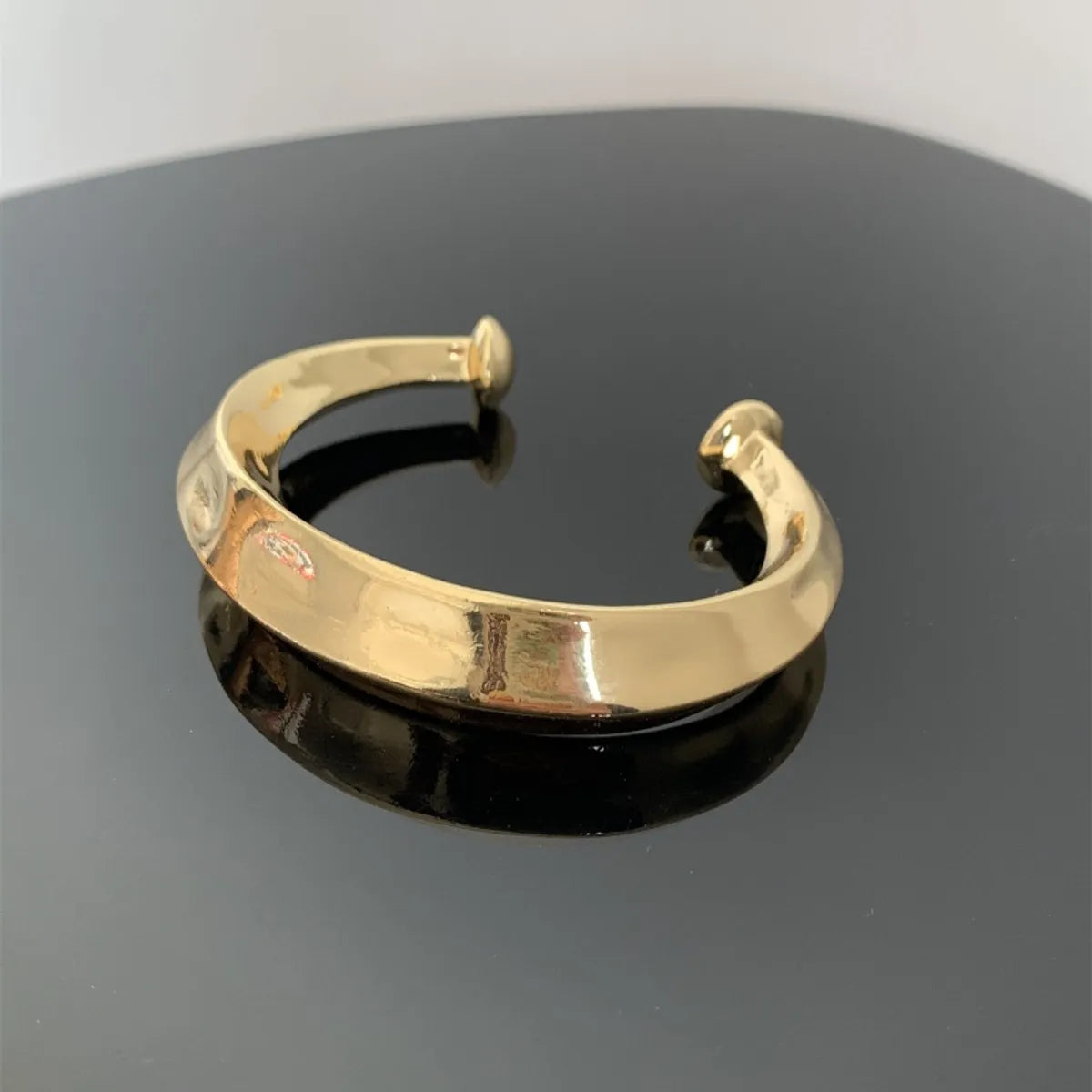 Retro Simple Style Commute Solid Color Alloy Copper Polishing Plating Gold Plated Silver Plated Women'S Bangle