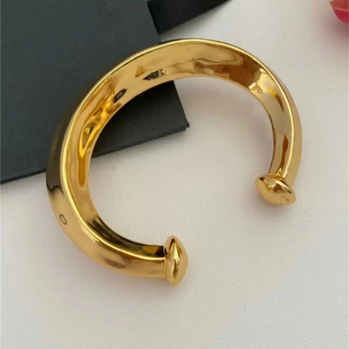 Retro Simple Style Commute Solid Color Alloy Copper Polishing Plating Gold Plated Silver Plated Women'S Bangle