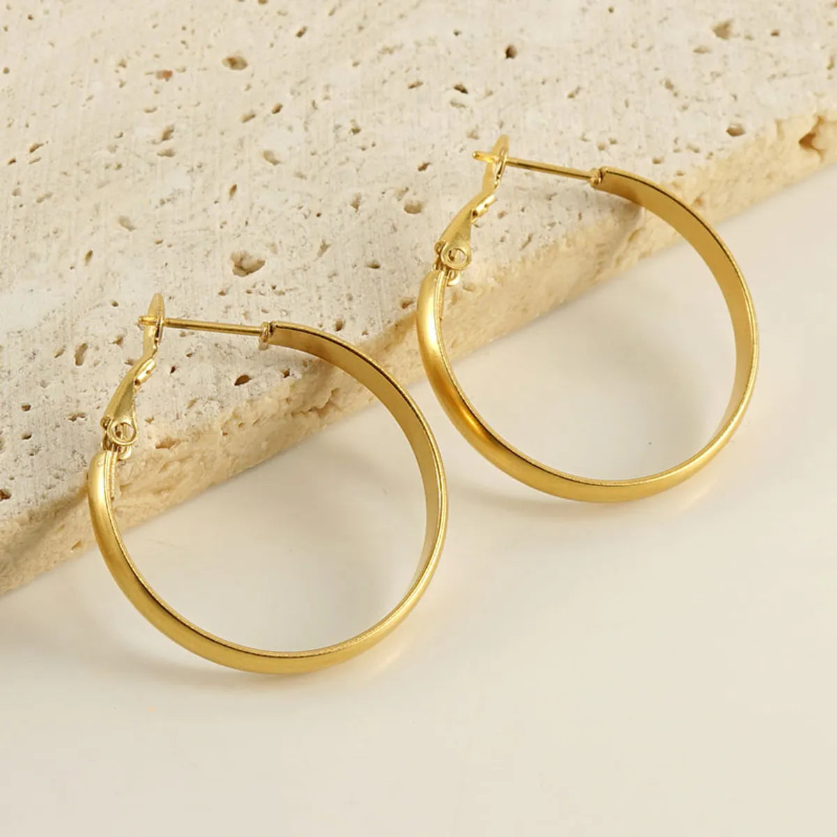 1 Pair Retro Simple Style Round Plating Stainless Steel 18k Gold Plated Hoop Earrings