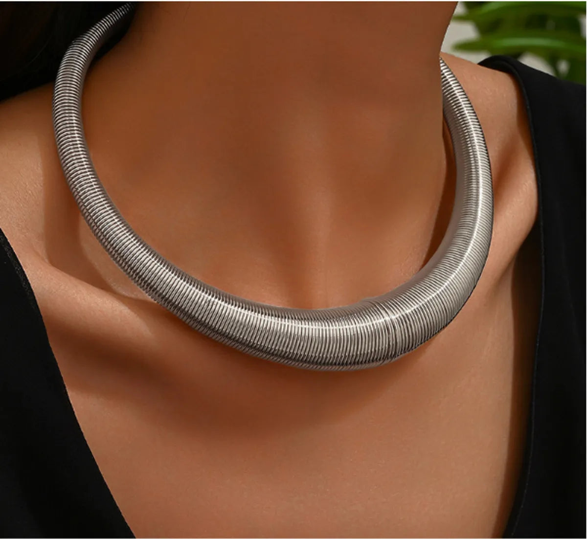 Retro Simple Style Solid Color Alloy Women's Choker