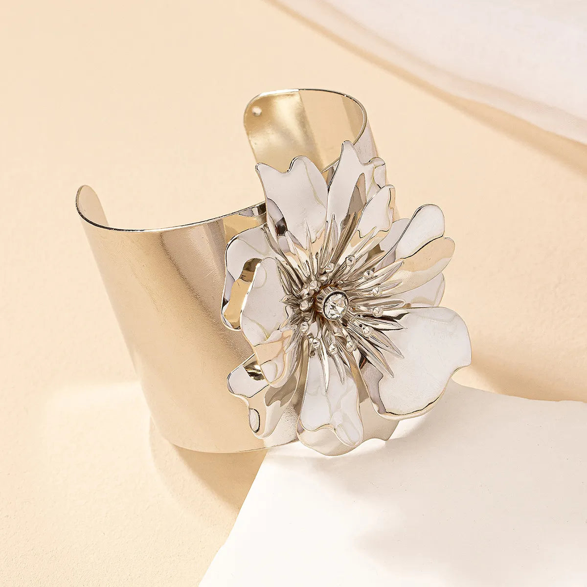 Retro Simple Style Streetwear Flower Alloy Wholesale Bangle