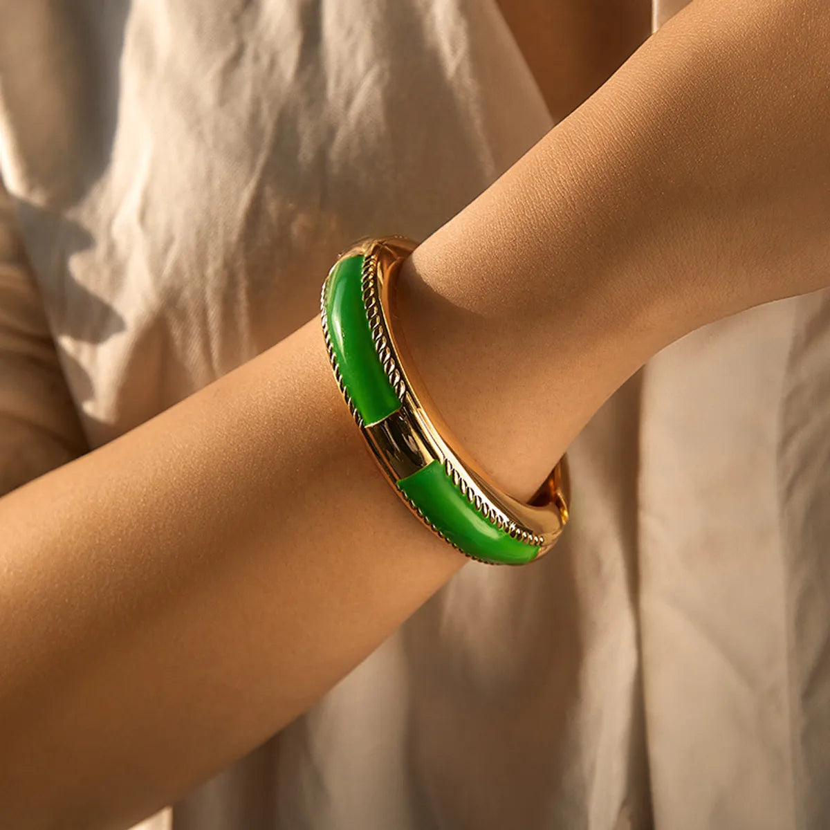 Retro Solid Color Alloy Enamel Women's Bangle