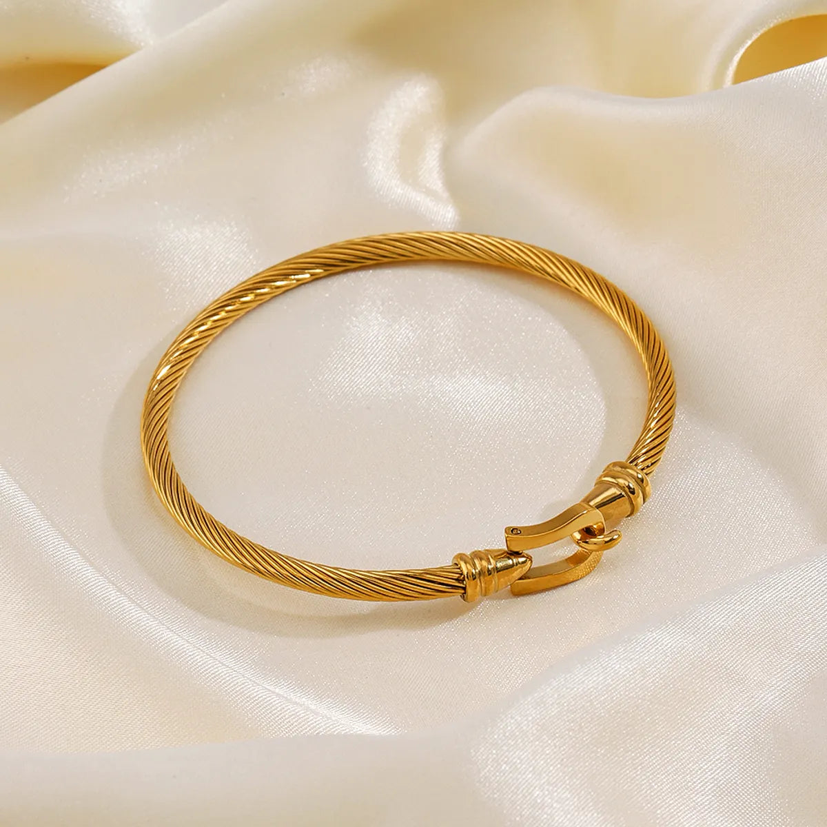 Retro Solid Color Stainless Steel Plating Gold Plated Bangle