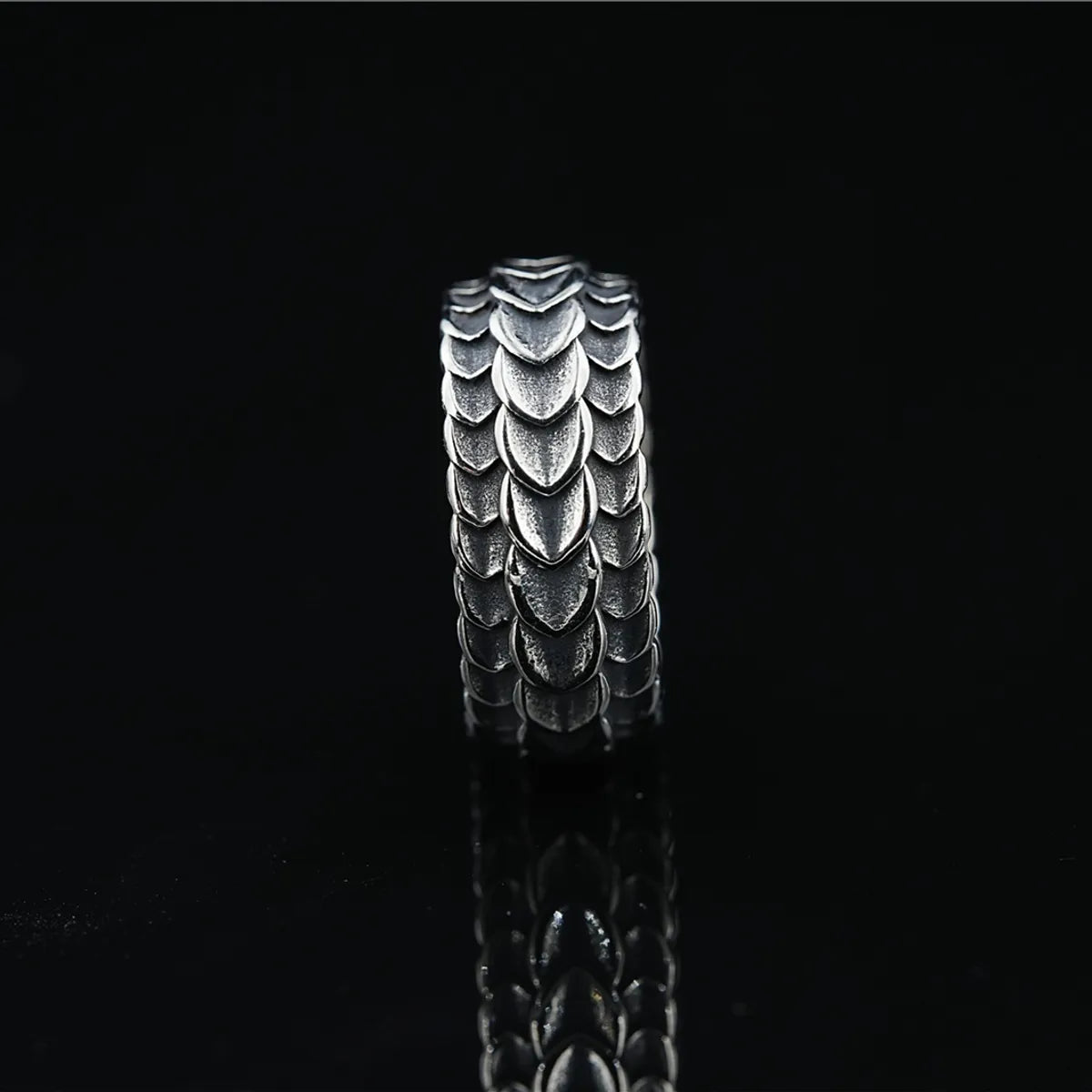 Retro Solid Color Titanium Steel Irregular Men'S Rings