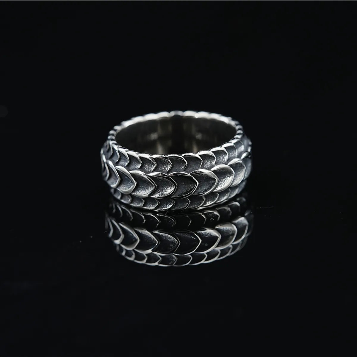 Retro Solid Color Titanium Steel Irregular Men'S Rings