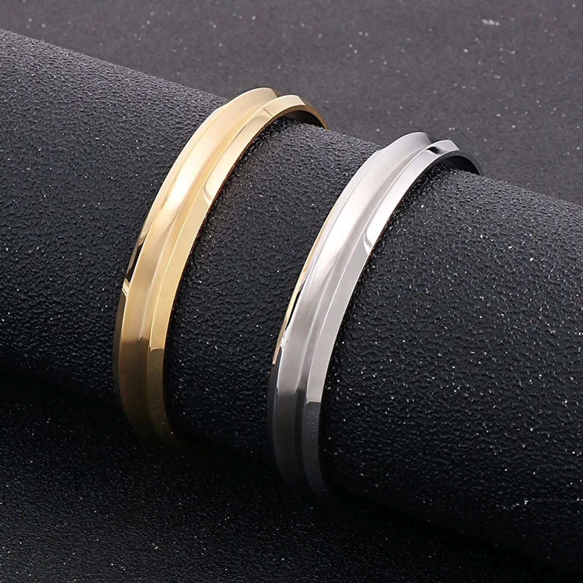 Retro Solid Color Titanium Steel Plating 18k Gold Plated Women's Bangle