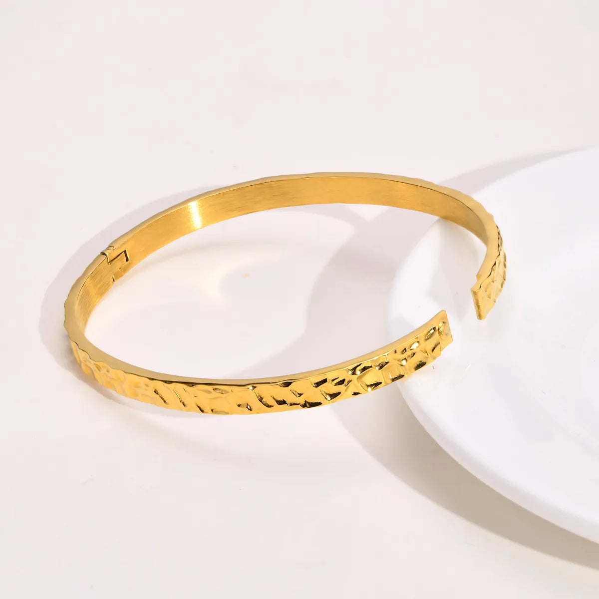 Retro Solid Color 304 Stainless Steel Gold Plated Bangle In Bulk