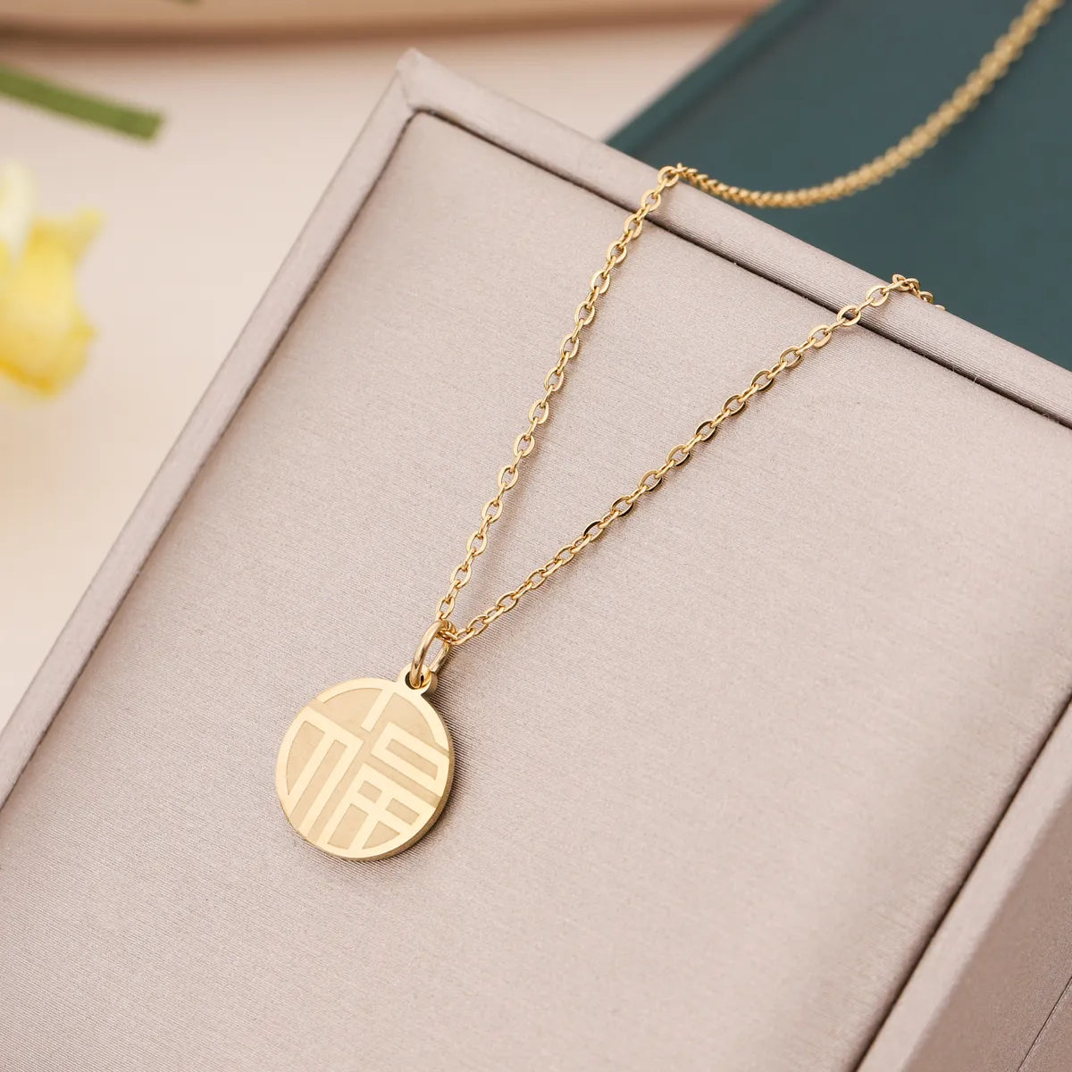 Retro Streetwear Round Stainless Steel Plating 18k Gold Plated Pendant Necklace