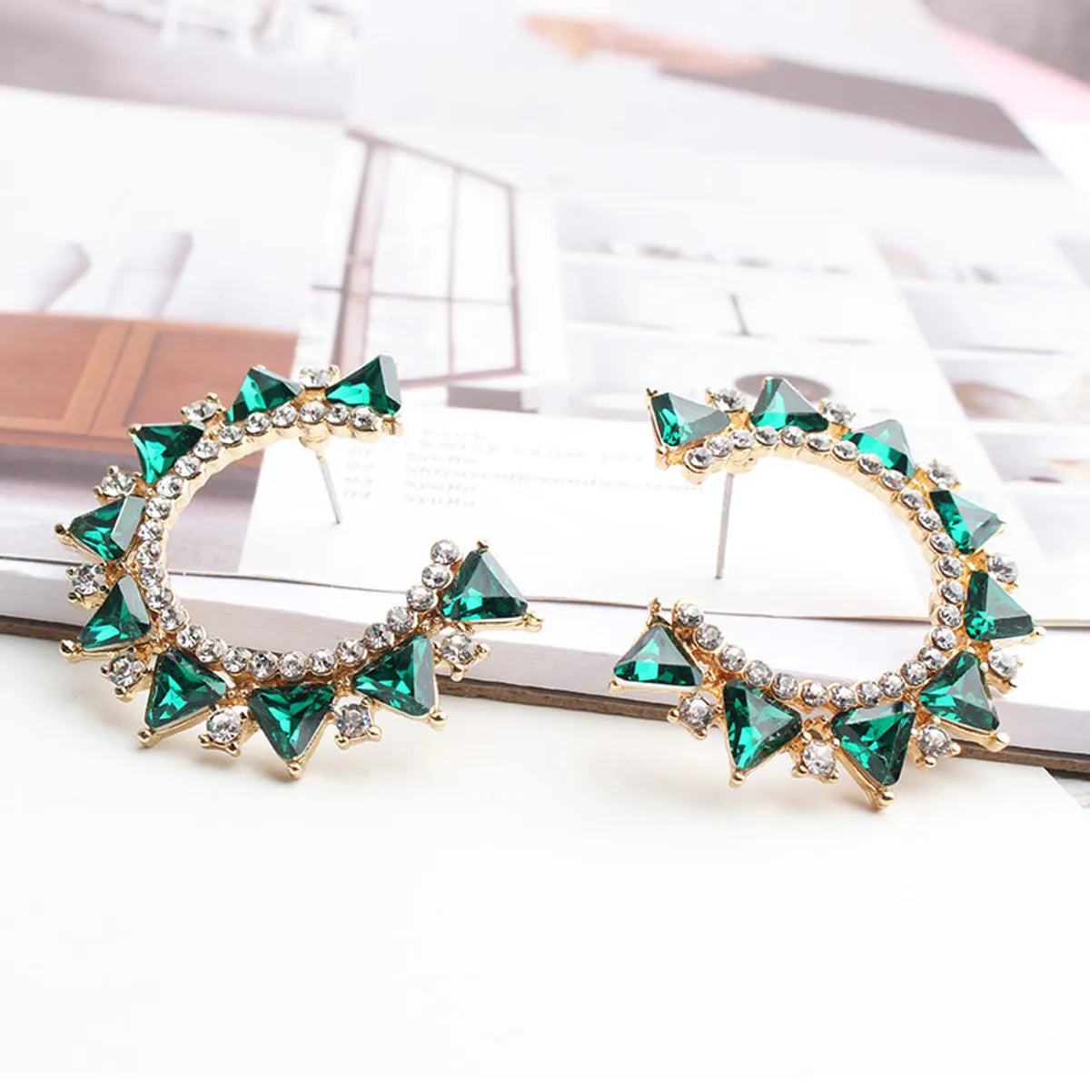 1 Pair Retro Triangle Plating Inlay Alloy Artificial Diamond Glass Ear Studs