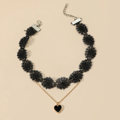 Retro Heart Lace Women's Necklace