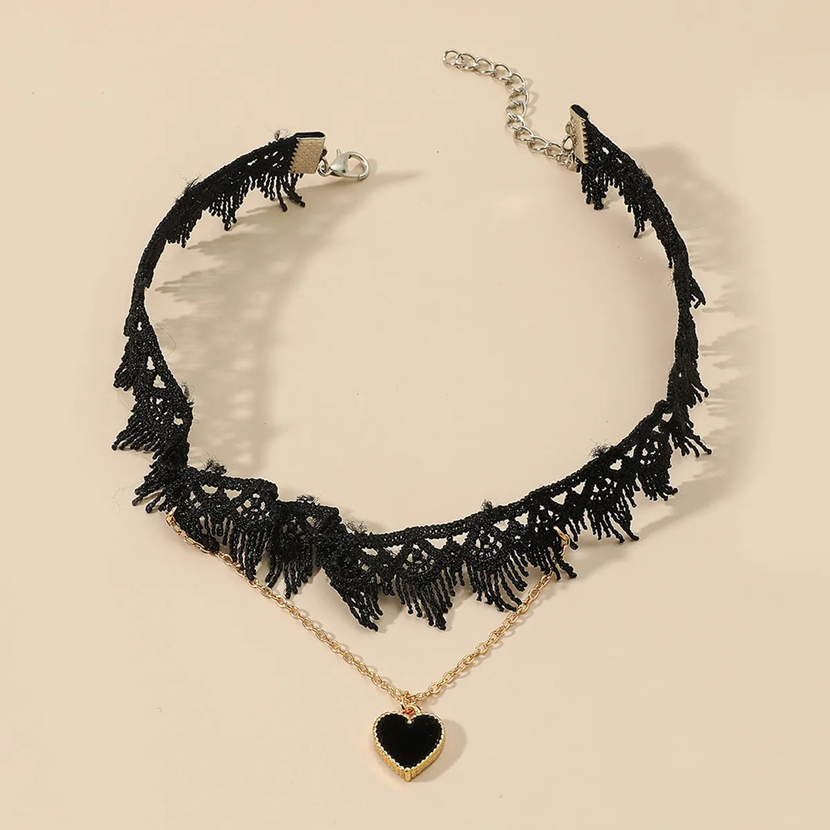 Retro Heart Lace Women's Necklace