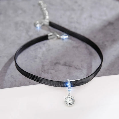 Sexy Simple Style Geometric Pu Leather Alloy Inlay Artificial Pearls Rhinestones Zircon Women's Choker