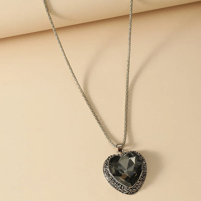 Simple Heart-shaped Rhinestone Pendant Multi-color Pendant Necklace