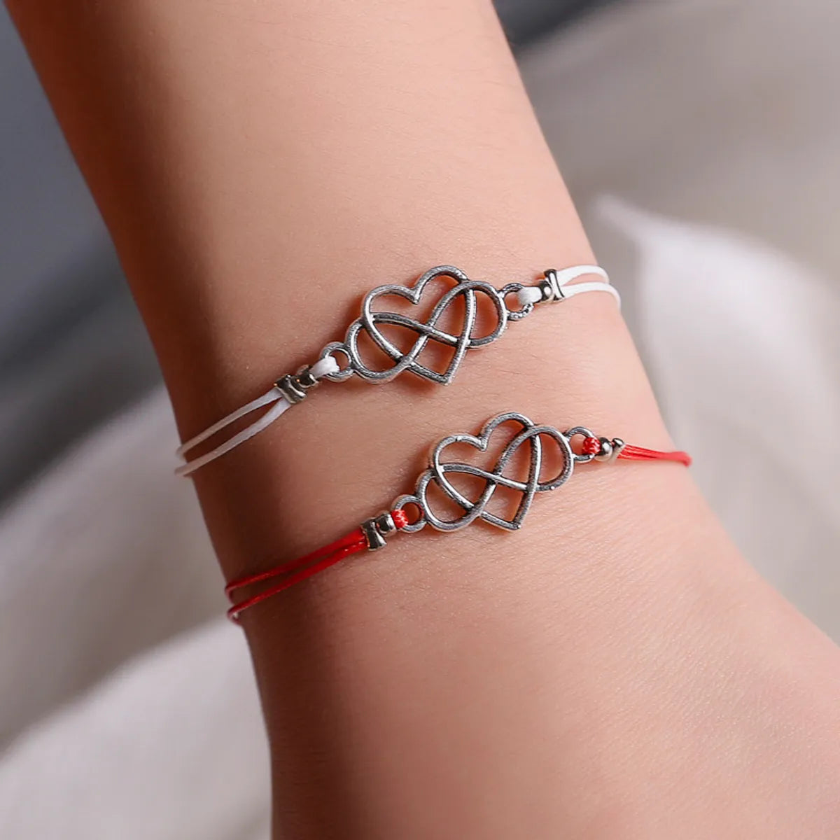 Simple Hollow Heart Alloy Pendant Bracelet