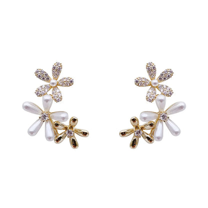 Simple Inlaid Zircon Pearl Flower Shaped Alloy Earrings Wholesale