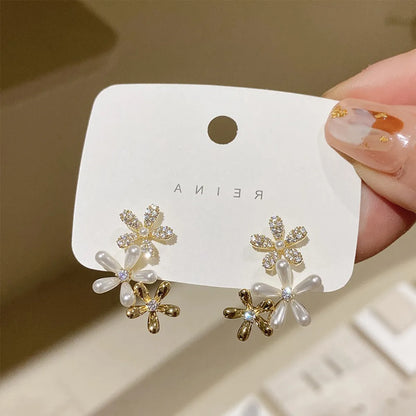 Simple Inlaid Zircon Pearl Flower Shaped Alloy Earrings Wholesale