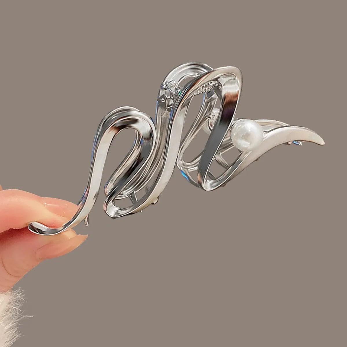 Simple Metal Catch Clip Large Shower  Pearl  Shark Clip