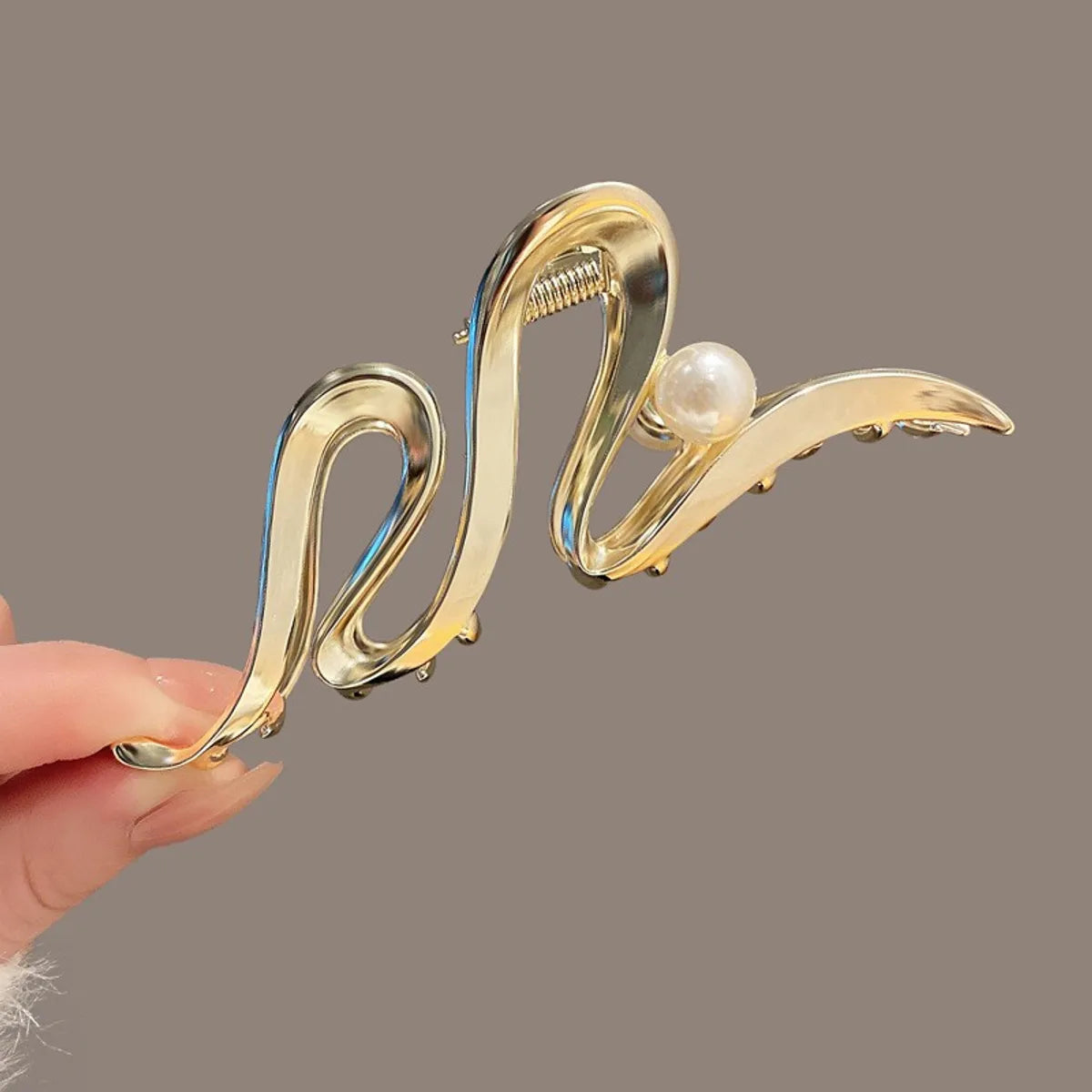 Simple Metal Catch Clip Large Shower  Pearl  Shark Clip