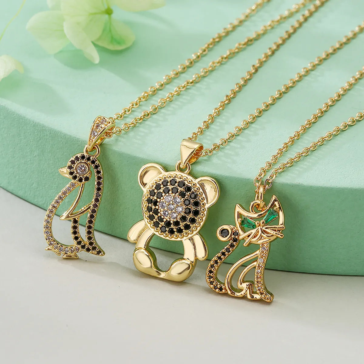 Simple Style Animal Copper 18k Gold Plated Zircon Pendant Necklace In Bulk