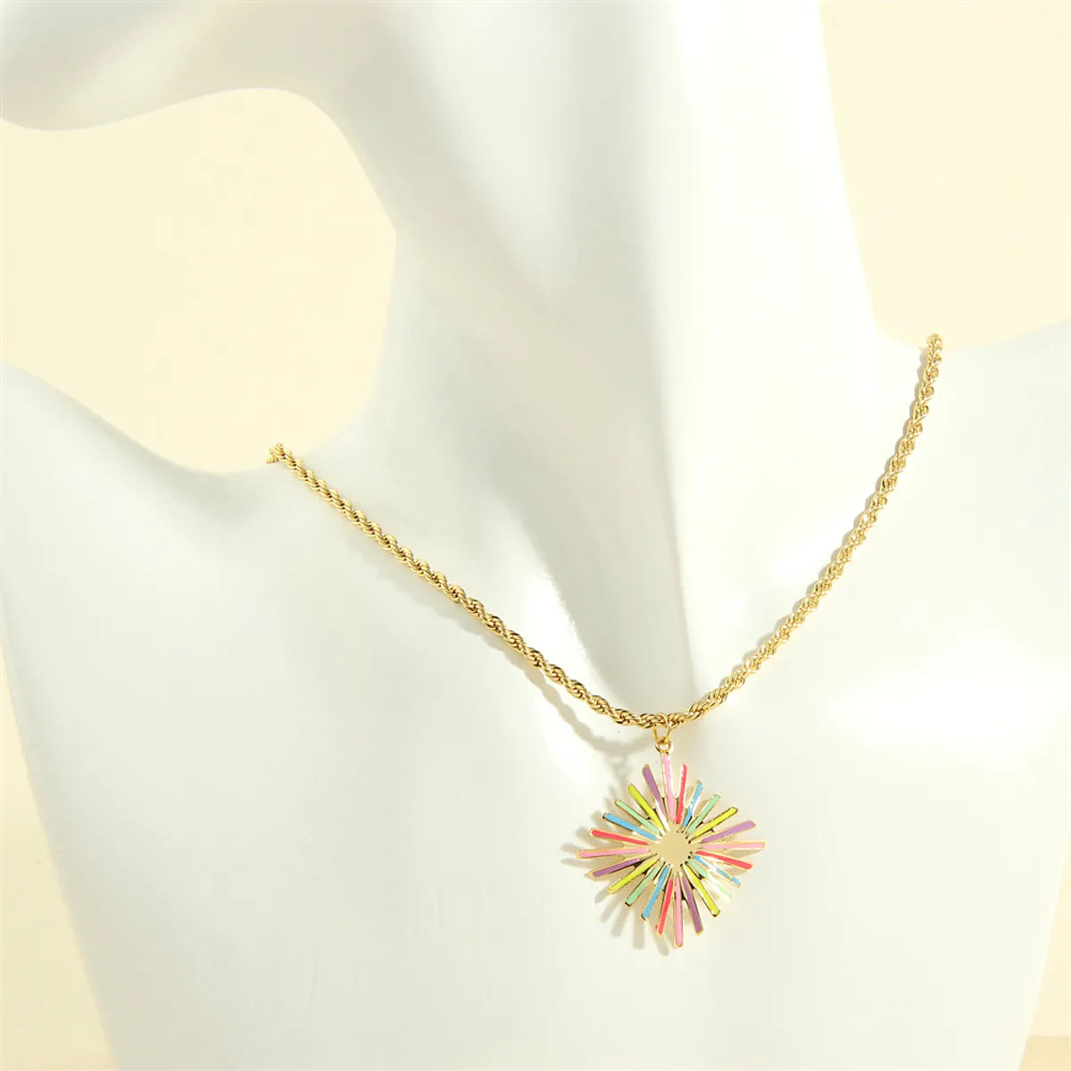 Simple Style Artistic Flower Copper 18k Gold Plated Pendant Necklace In Bulk