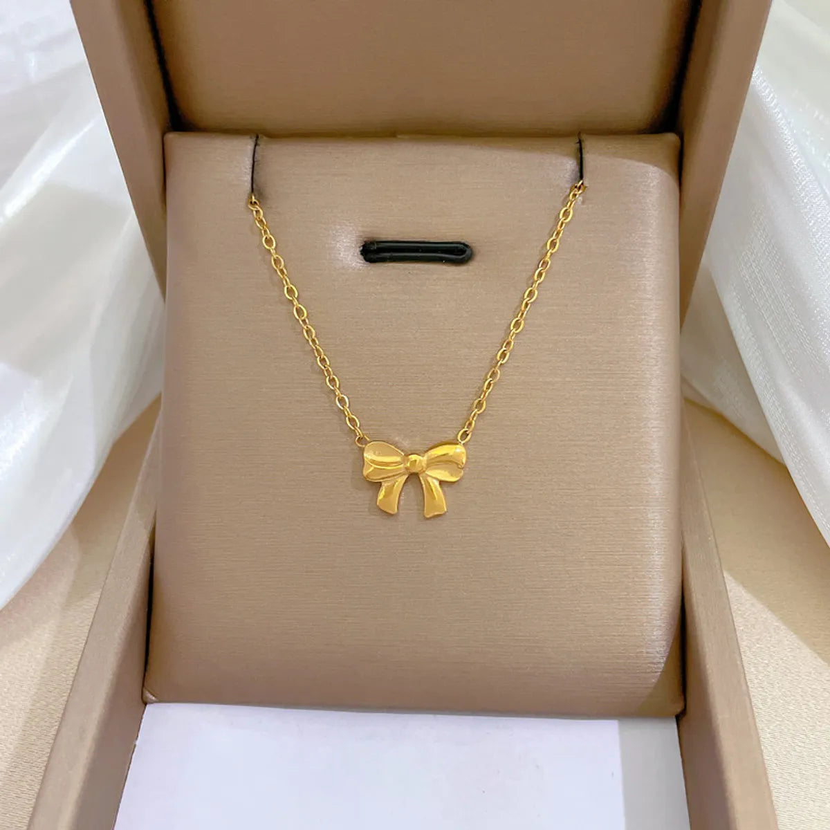 Simple Style Bow Knot Titanium Steel Copper Plating Gold Plated Pendant Necklace