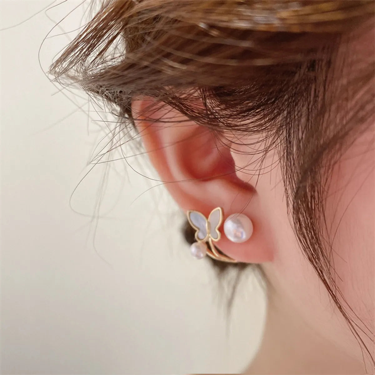 Simple Style Butterfly Alloy Inlay Artificial Pearls Ear Studs