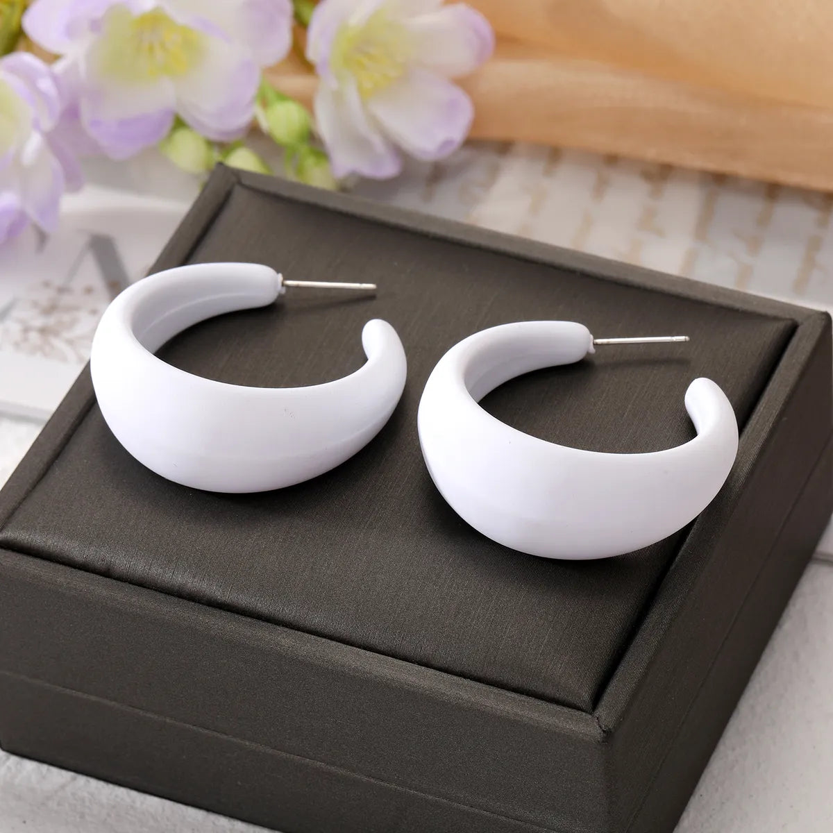 1 Pair Simple Style C Shape Solid Color Resin Ear Studs