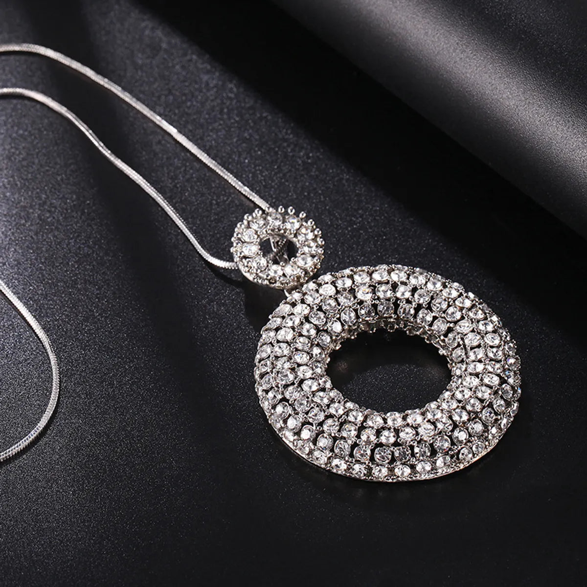 Simple Style Circle Alloy Copper Inlay Artificial Crystal Women's Sweater Chain