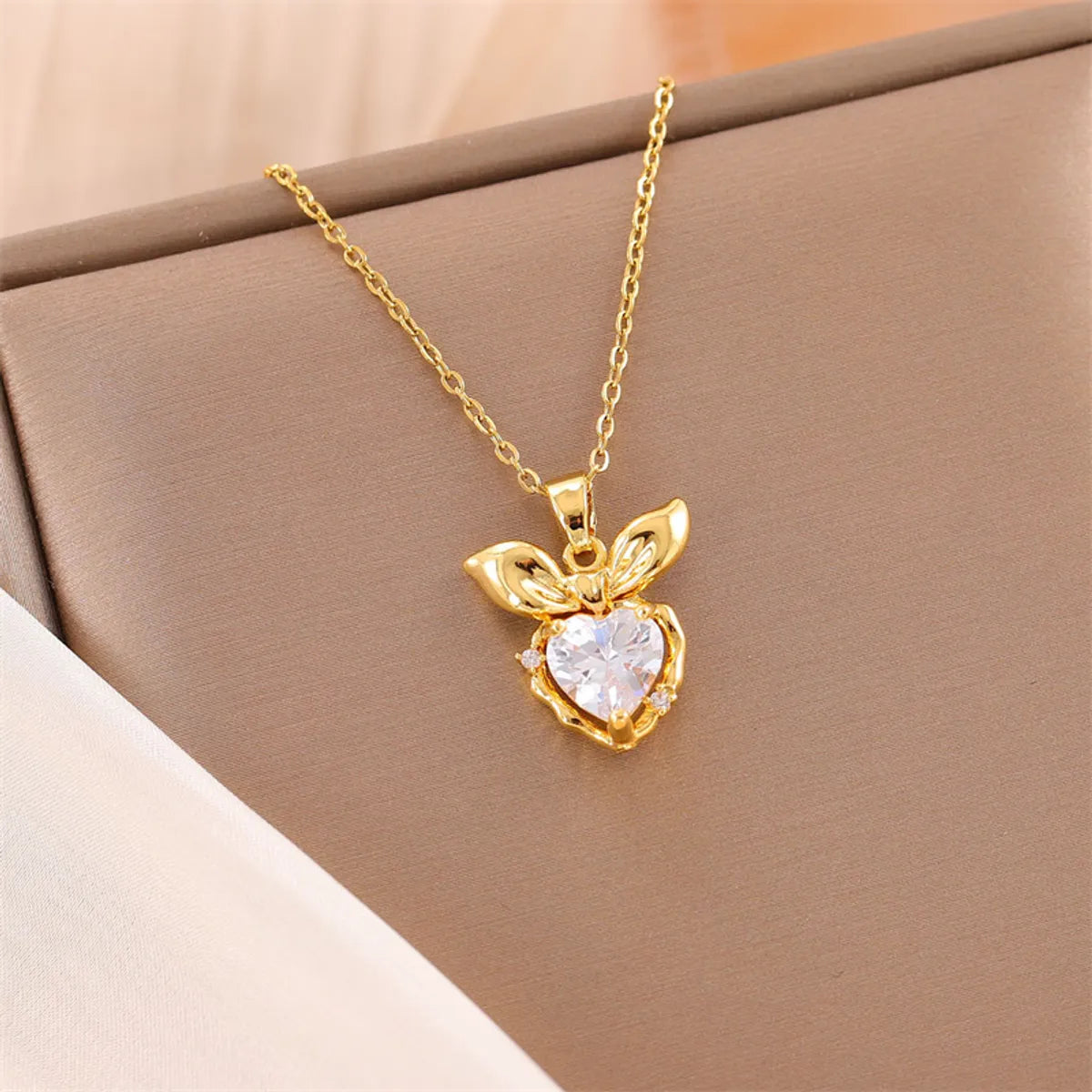 Stainless Steel Titanium Steel 18K Gold Plated Simple Style Plating Inlay Circle Heart Shape Flower Zircon Pendant Necklace