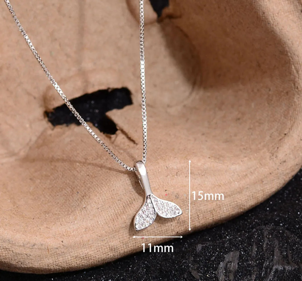 Simple Style Classic Style Fish Tail Copper Inlay Rhinestones Pendant Necklace