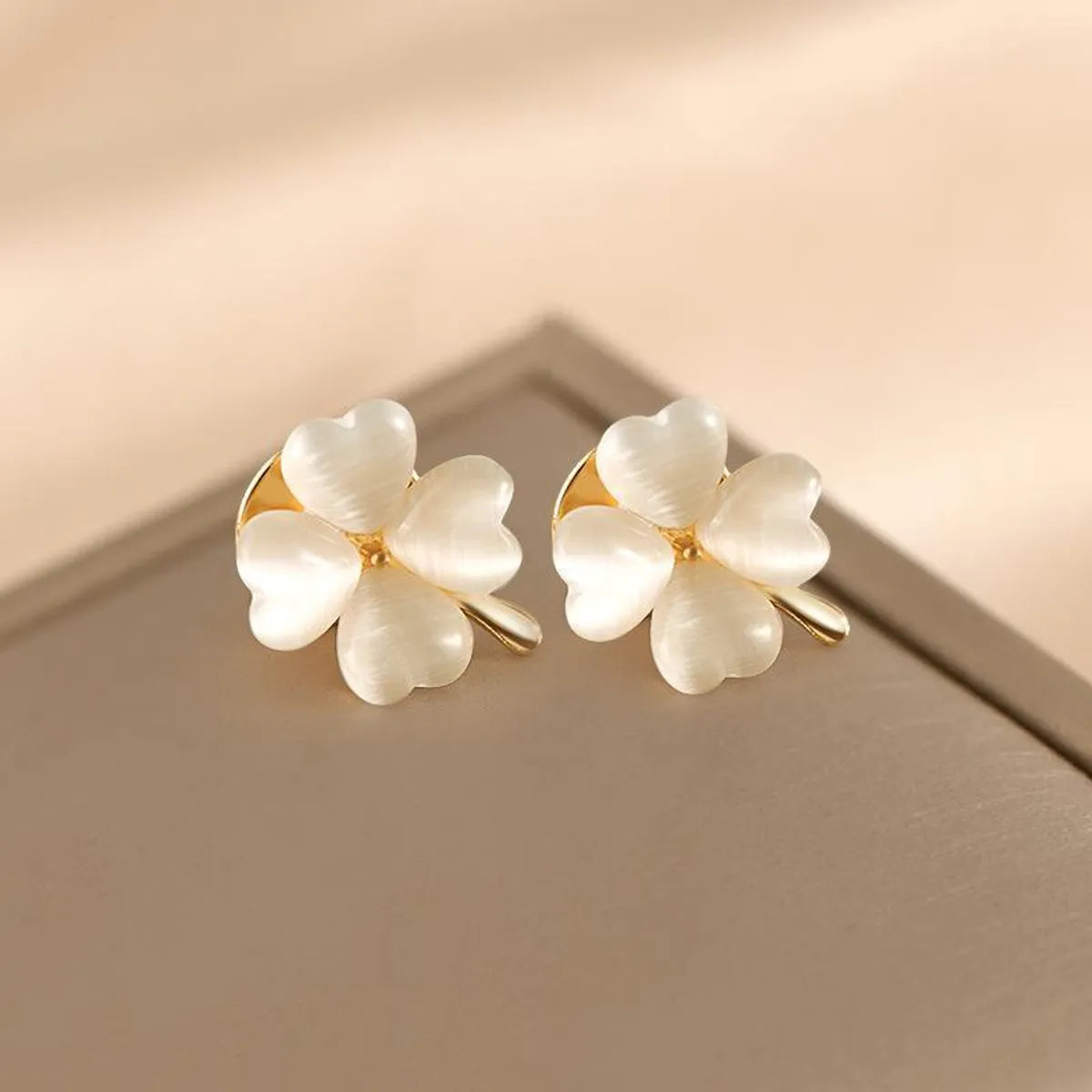 Simple Style Classic Style Flower Alloy Inlay Zircon Women'S Brooches