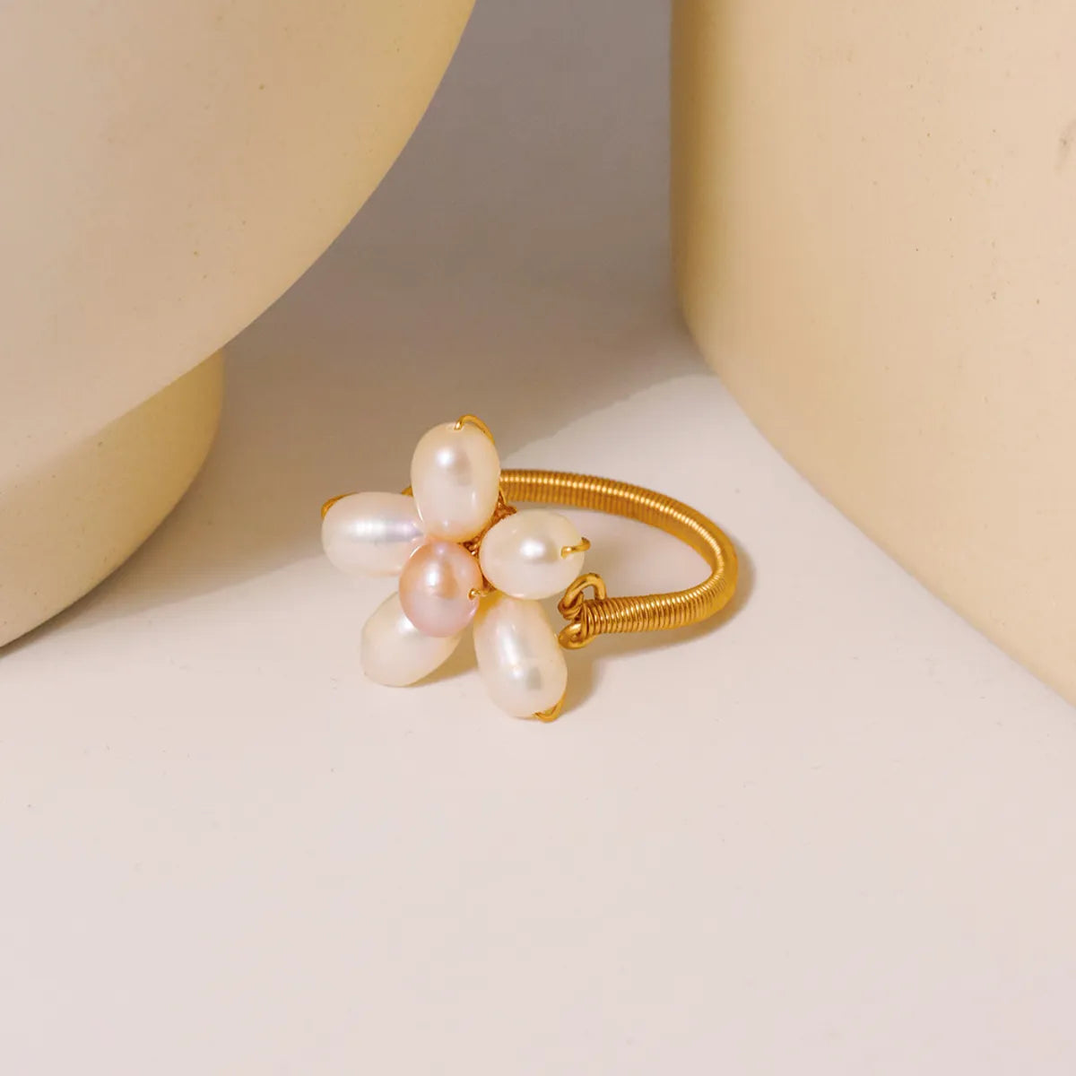 Simple Style Classic Style Flower Freshwater Pearl Copper Plating Inlay Pearl 18k Gold Plated Rings