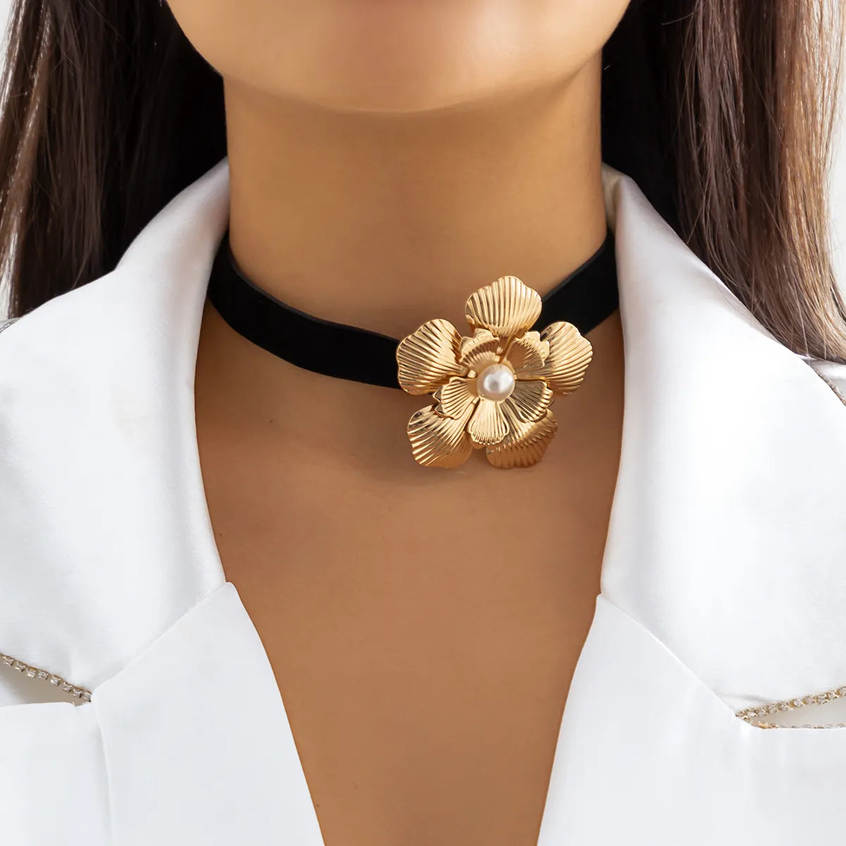 Simple Style Classic Style Flower Imitation Pearl Iron Irregular Three-dimensional Straps Fabric Women's Choker