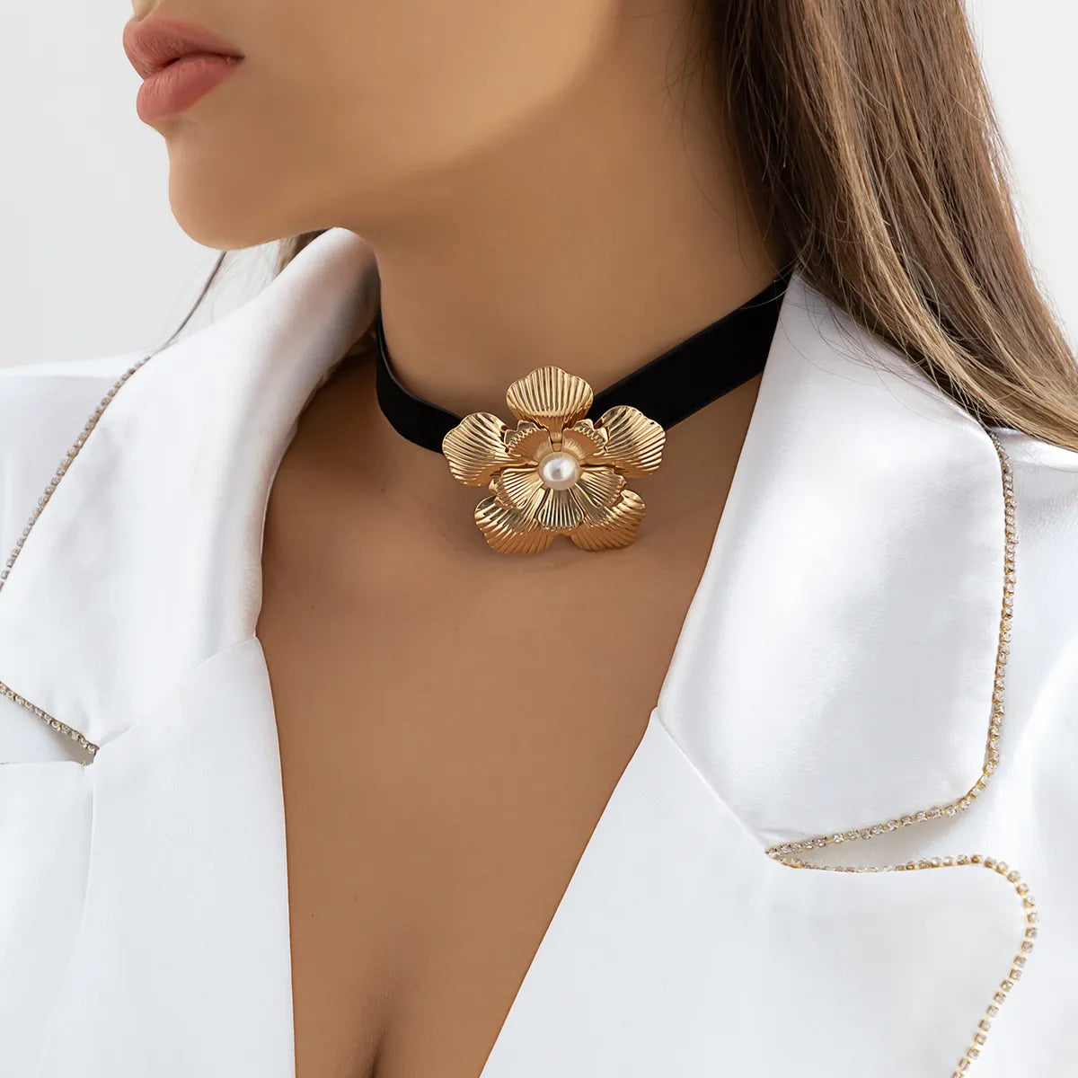 Simple Style Classic Style Flower Imitation Pearl Iron Irregular Three-dimensional Straps Fabric Women's Choker