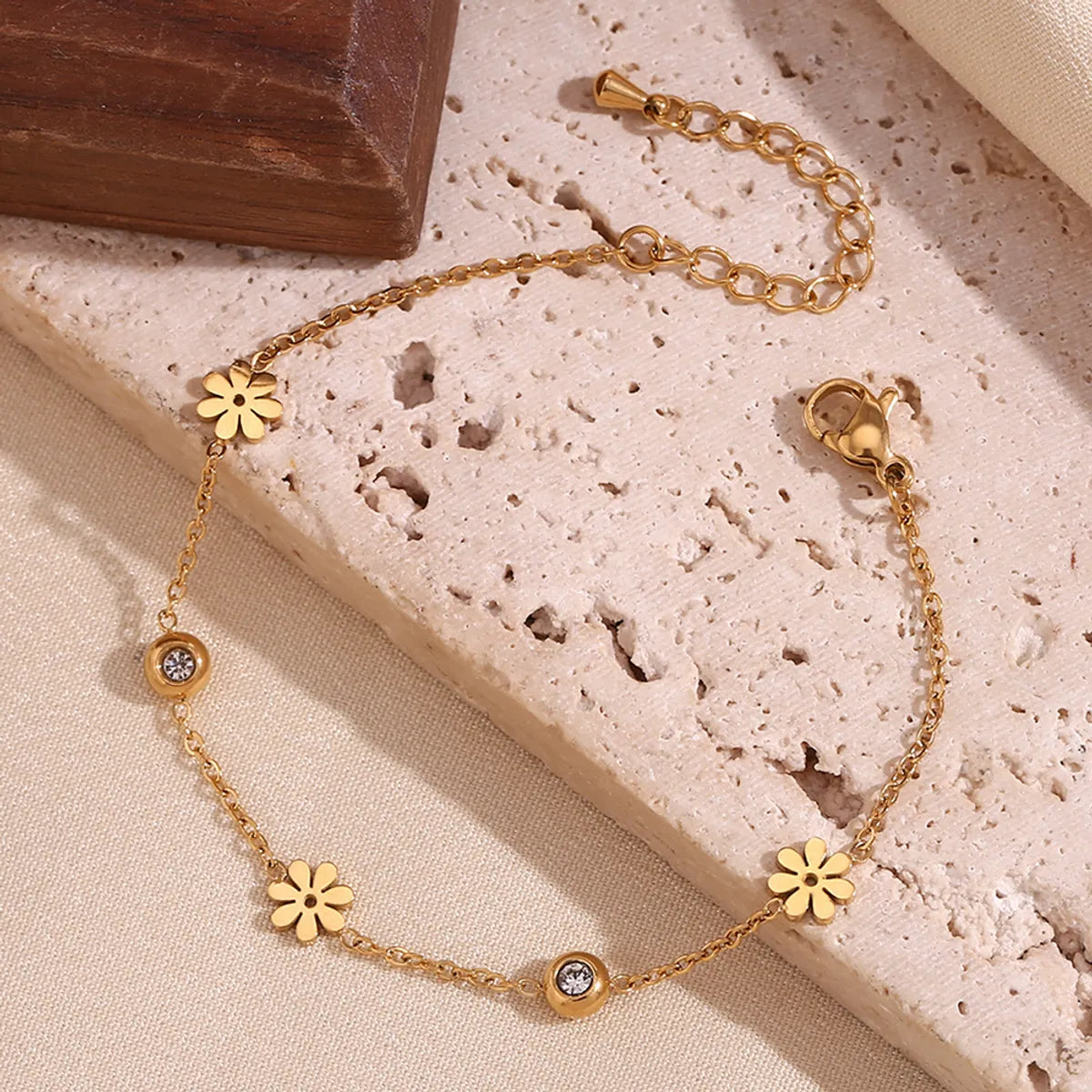 Simple Style Classic Style Flower 304 Stainless Steel 18K Gold Plated Zircon Bracelets In Bulk