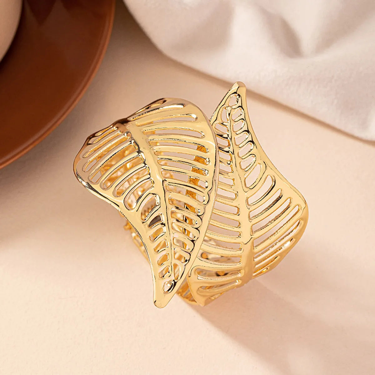 Simple Style Classic Style Leaves Alloy Plating Gold Plated Women's Bangle