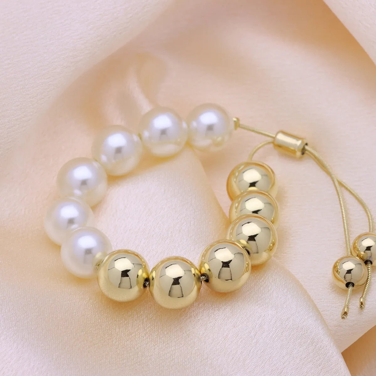 Simple Style Classic Style Round Imitation Pearl Brass Wholesale Bracelets