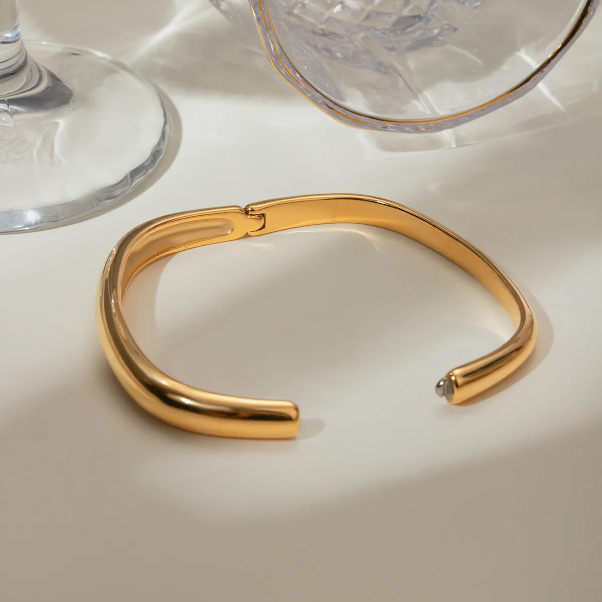 Simple Style Classic Style Solid Color 304 Stainless Steel 18K Gold Plated Bangle In Bulk