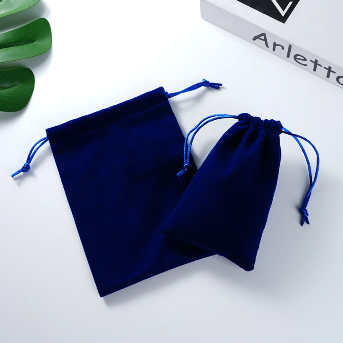 Simple Style Classic Style Solid Color Plush Jewelry Packaging Bags