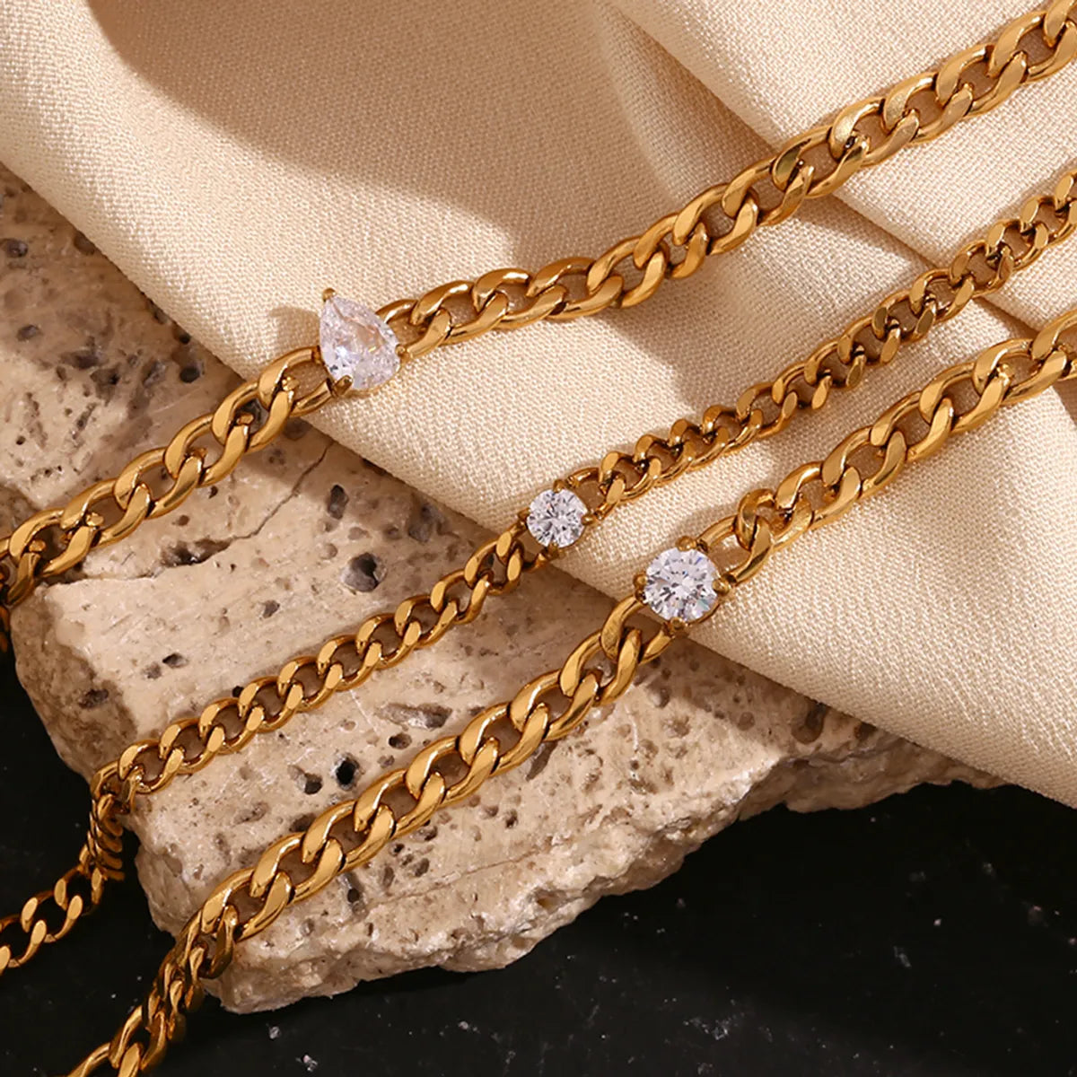 Simple Style Classic Style Solid Color Stainless Steel Plating Inlay Zircon 18k Gold Plated Bracelets