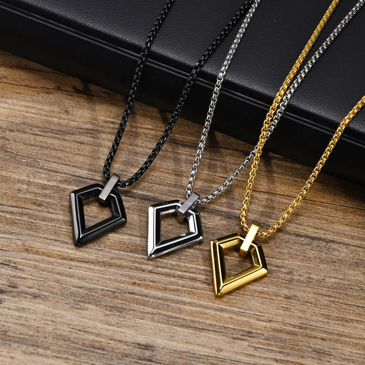 304 Stainless Steel Simple Style Classic Style Three-Dimensional Solid Color Pendant Necklace