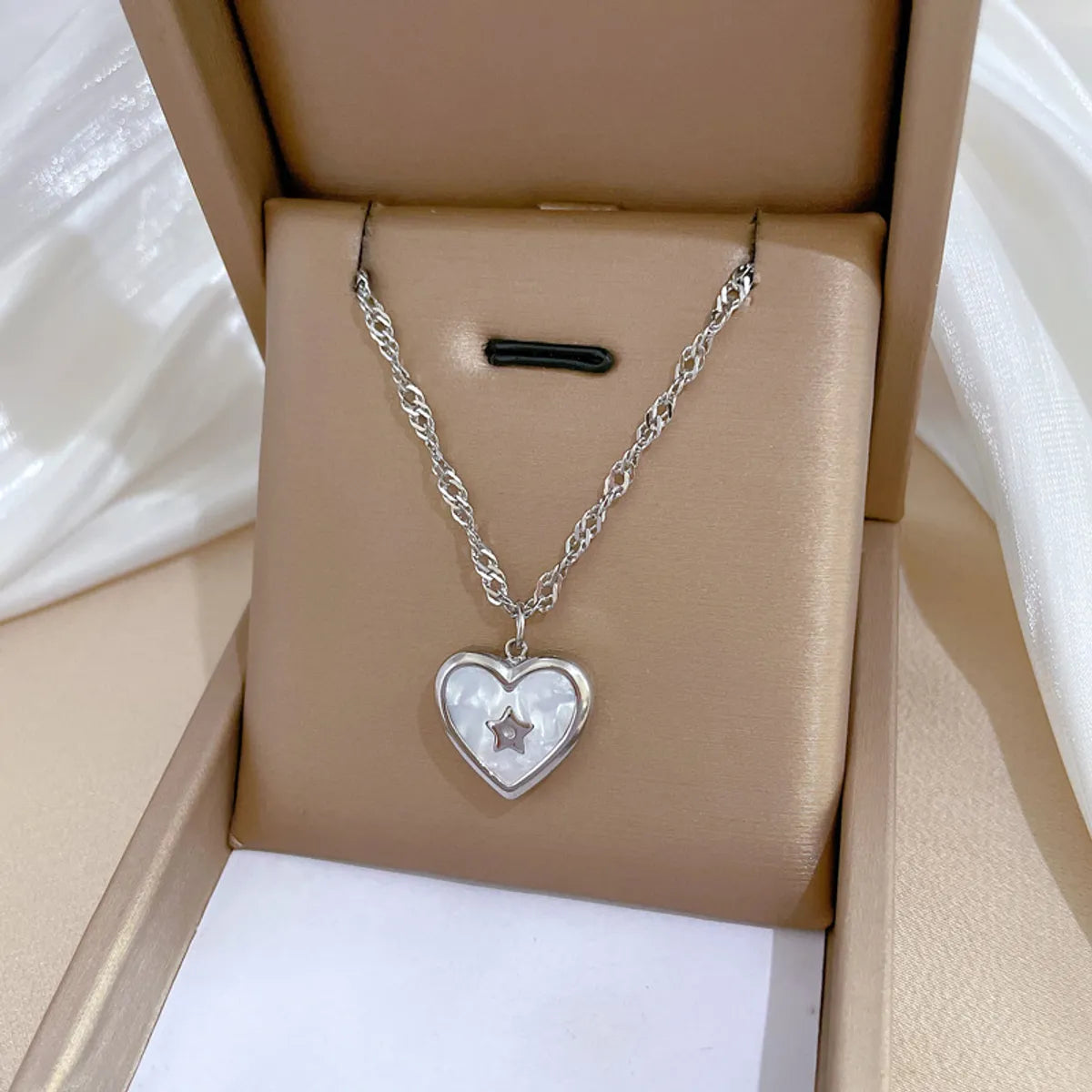 Simple Style Classic Style Star Heart Shape Titanium Steel Inlay Shell Pendant Necklace