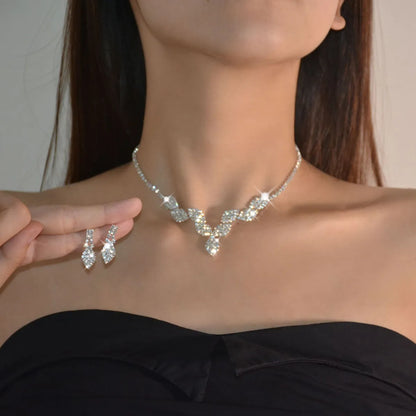 Simple Style Classic Style Waves Rhinestone Inlay Rhinestones Women's Necklace