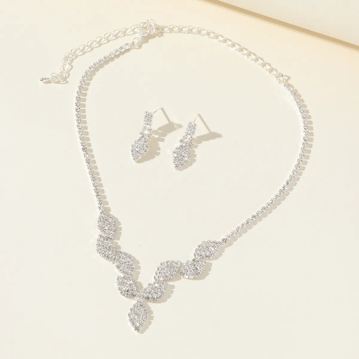 Simple Style Classic Style Waves Rhinestone Inlay Rhinestones Women's Necklace