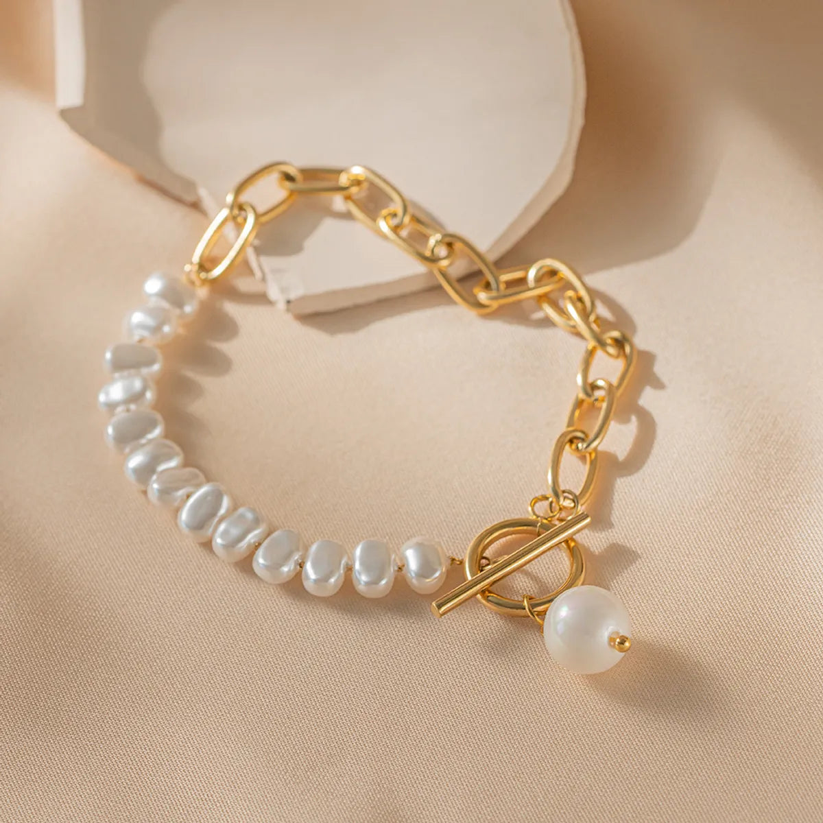 Simple Style Color Block Artificial Pearl Titanium Steel Beaded Plating 18k Gold Plated Women's Bracelets